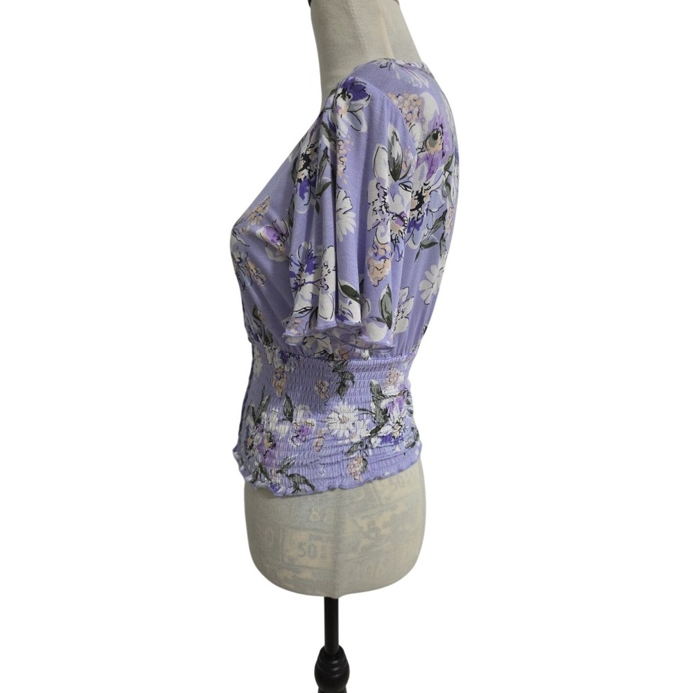 Forever 21 Womens Lavender Floral Smocked Waist V-Neck Flutter Sleeve Top‎ S - Picture 2 of 5
